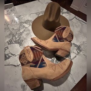 Artist x Pendleton ankle boots size 8.5 US women’s amazing